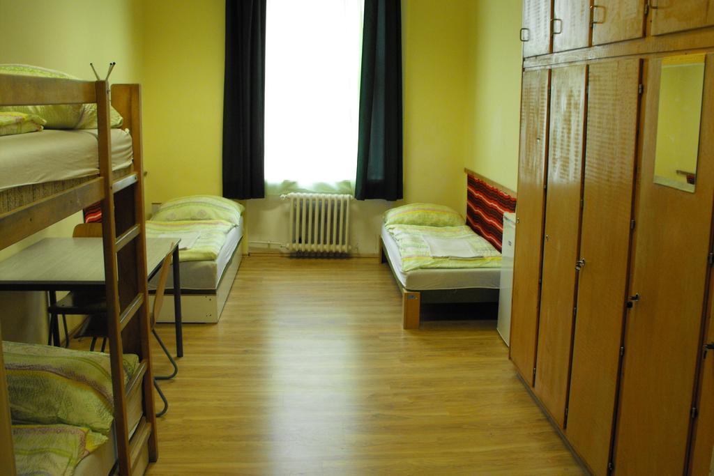 Mogyorodi Hostel Budapest Habitación foto